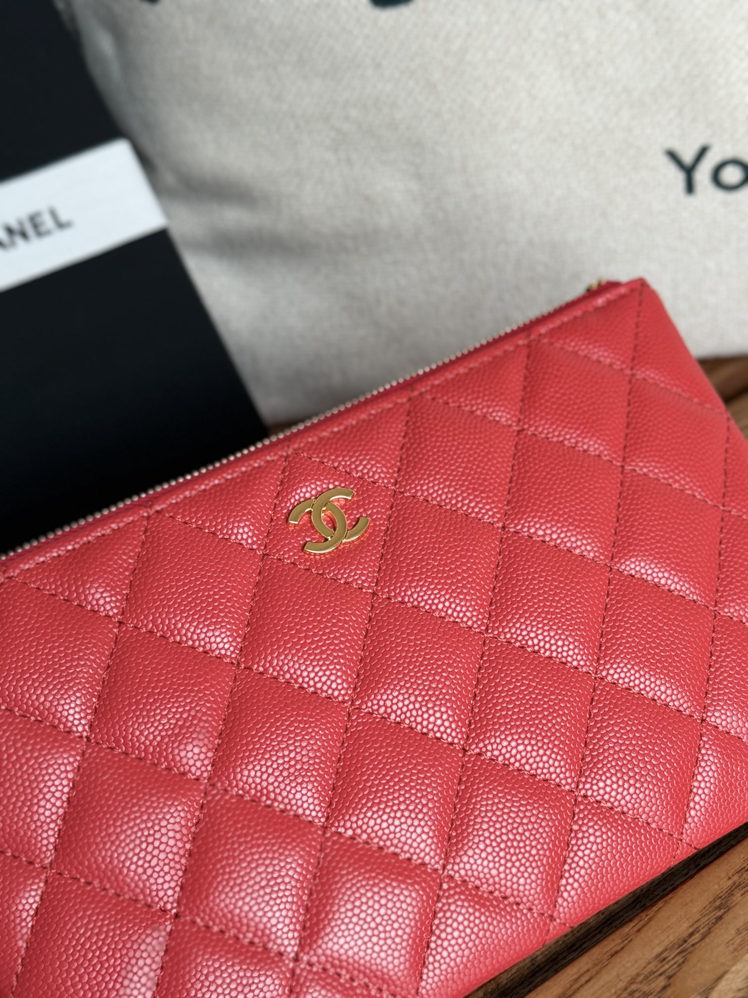 CC ZIPPED WALLET 20CM RED QUILTED CAVIAR GOLD HARDWARE