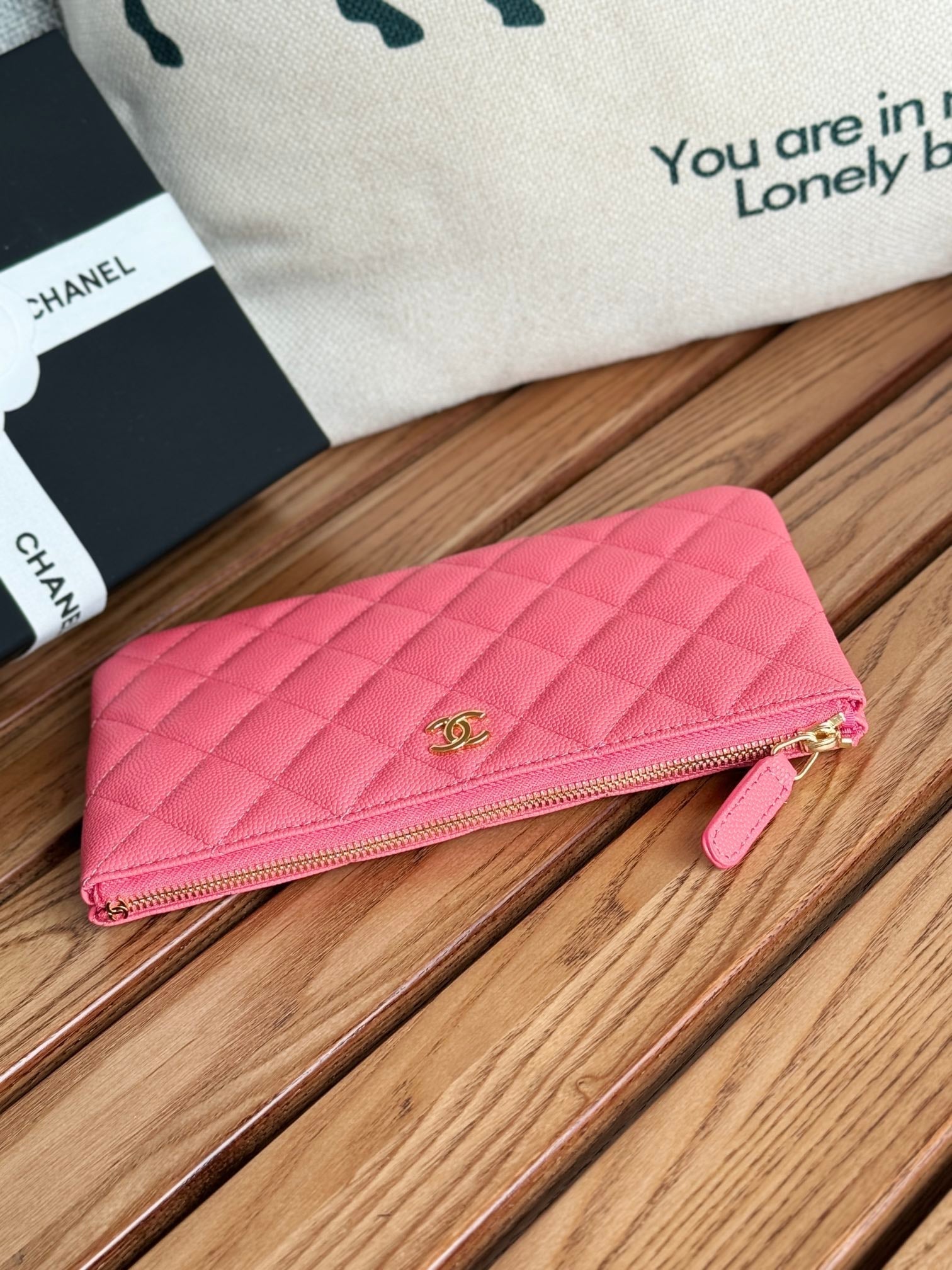 Portefeuille zippé CC 20 cm rose foncé matelassé caviar matériel doré