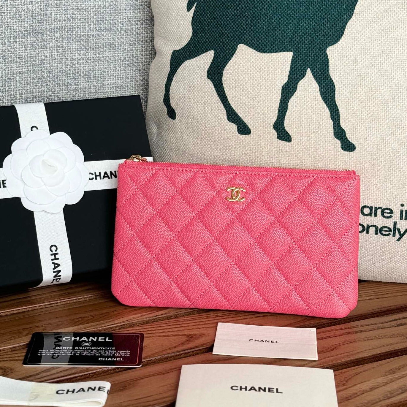 Portefeuille zippé CC 20 cm rose foncé matelassé caviar matériel doré