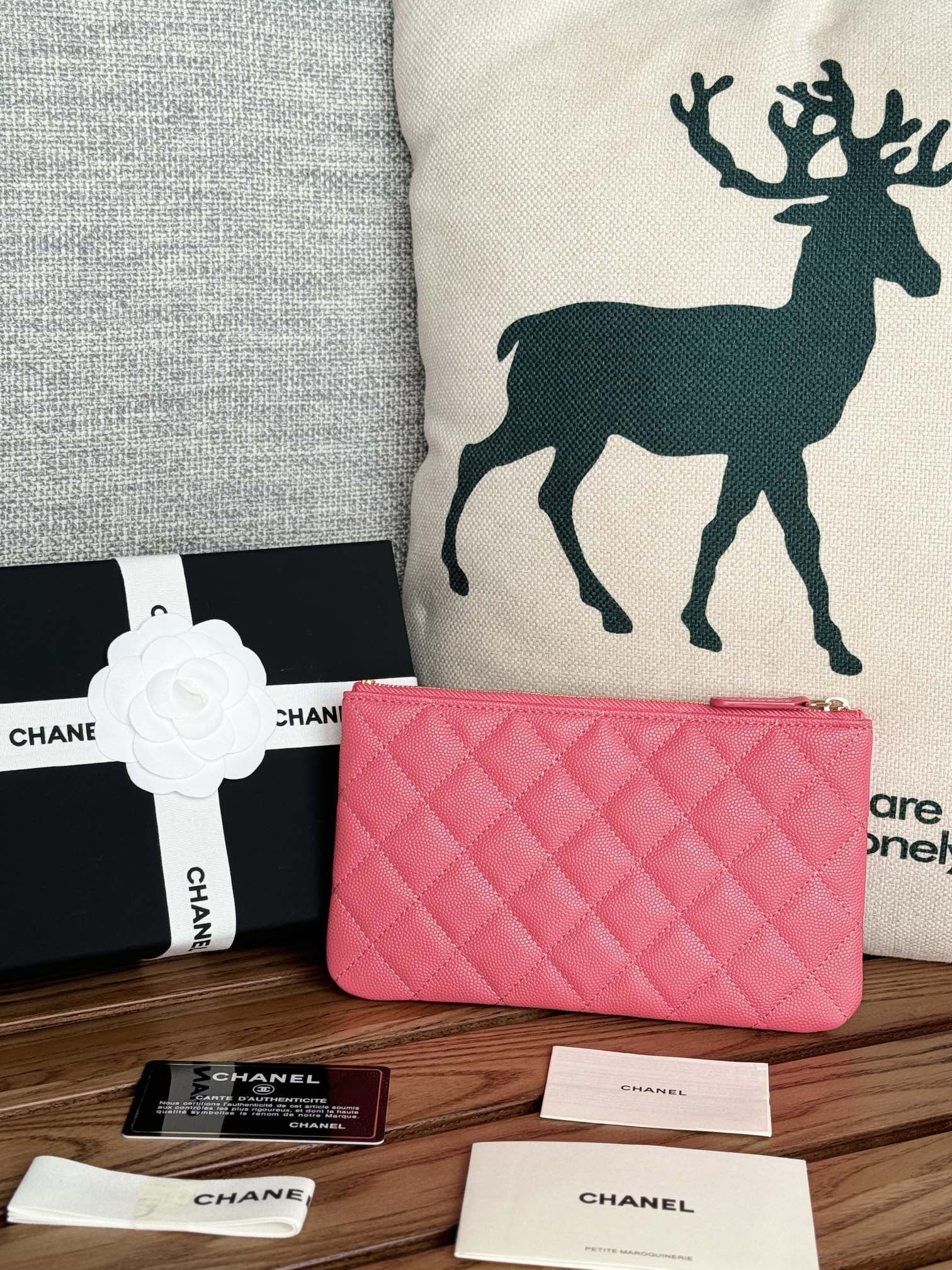 Portefeuille zippé CC 20 cm rose foncé matelassé caviar matériel doré