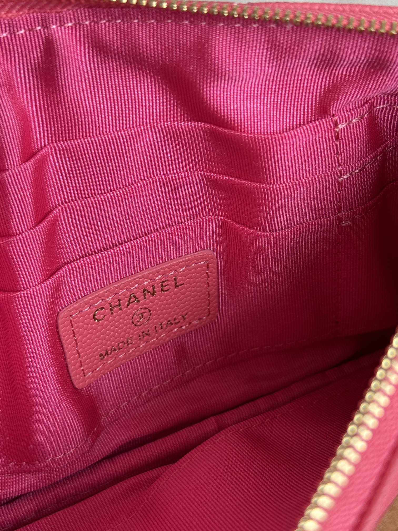 Portefeuille zippé CC 20 cm rose foncé matelassé caviar matériel doré
