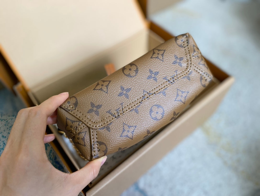 ATLANTIS BB 17 EN TOILE INVERSE MONOGRAMME MARRON