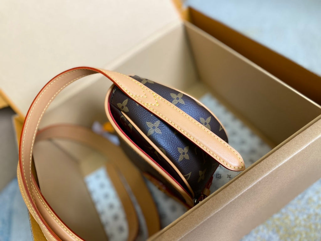 SACOCHE DE SELLE 18 EN TOILE MONOGRAMME MARRON ET GARNITURE EN CUIR