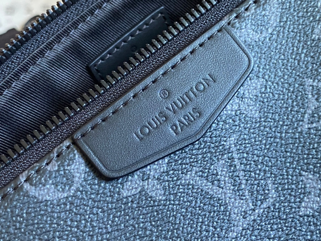 POCHETTE ACCESSOIRE XL 28 EN TOILE MONOGRAMME ECLIPSE NOIRE