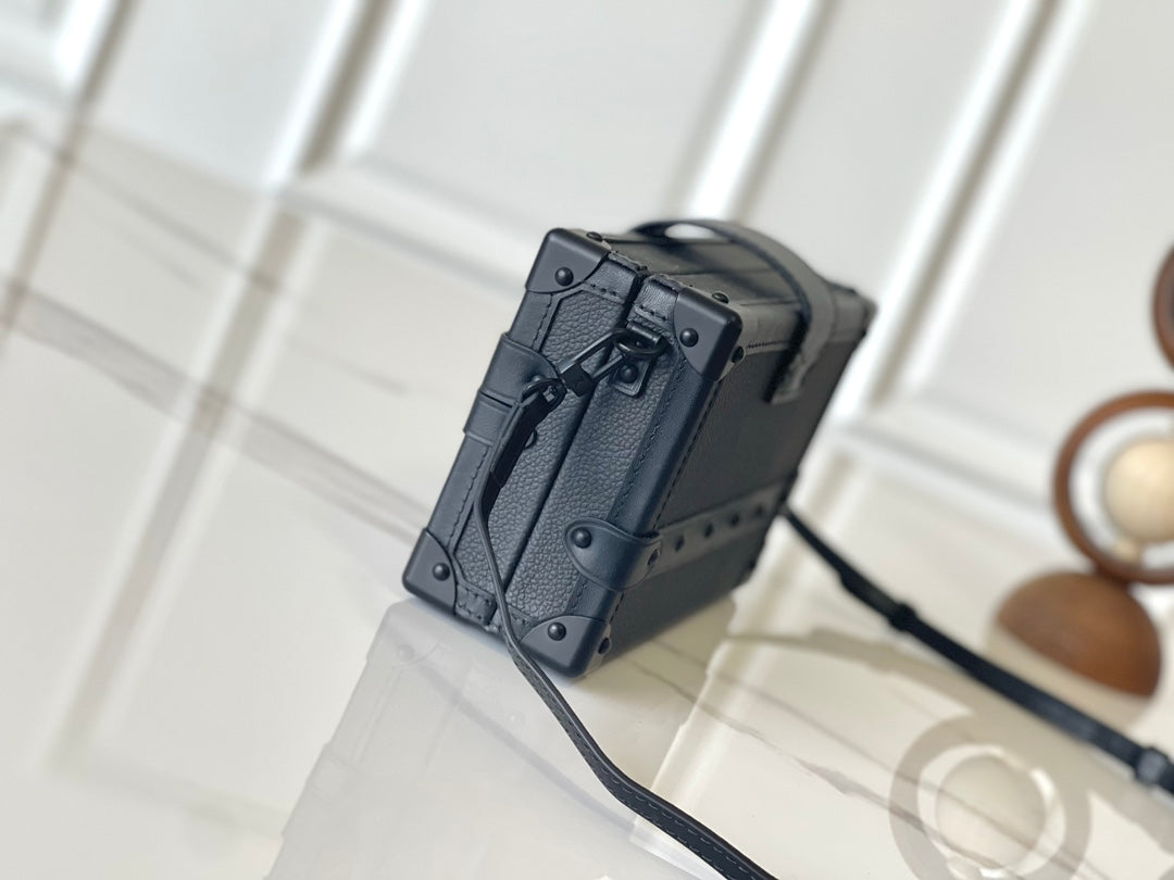 PETITE MALLE 20 EN CUIR DE VEAU NOIR
