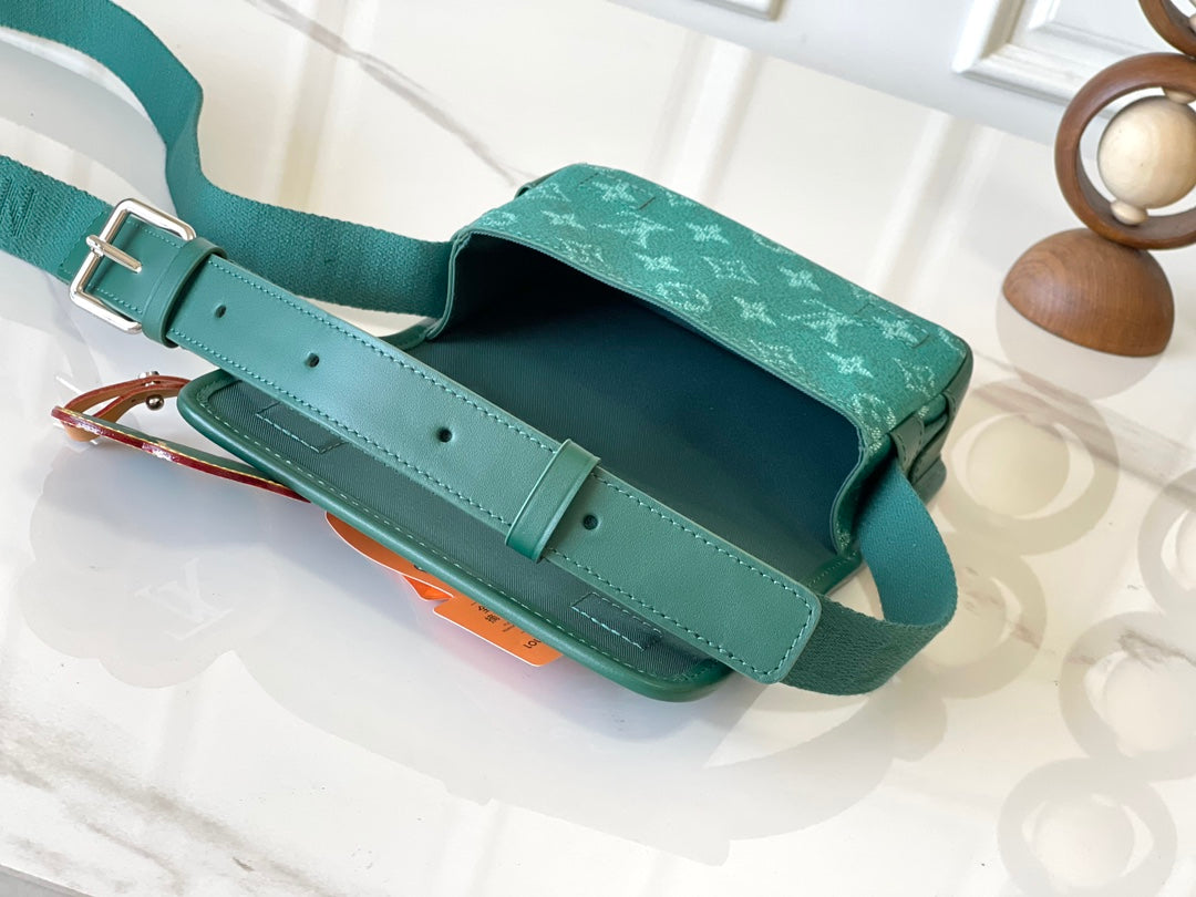 Portefeuille portable Bosphore 19 pouces en toile héritage monogrammée verte