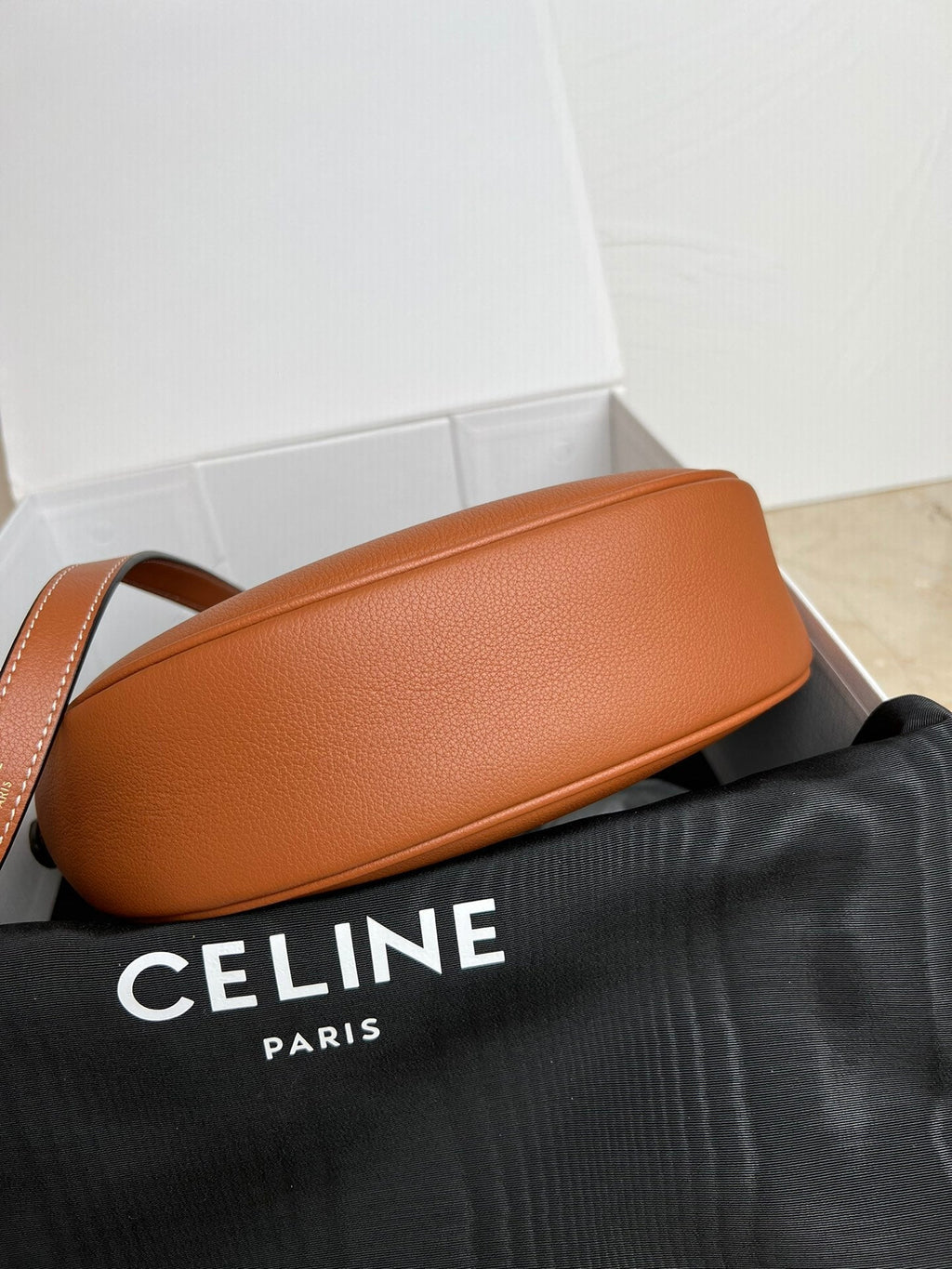 PETITE HELOISE 23CM CUIR DE VEAU MARRON ACIER DORÉ