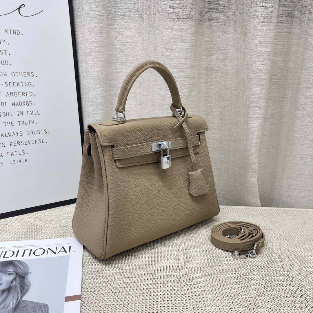 HM KELLY 25CM GRIS TOURTERELLE CUIR TOGO QUINCAILLERIE ARGENTÉE