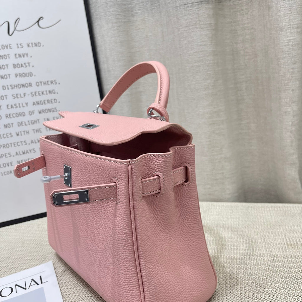 Sac à main HM Kelly 25 cm en cuir Togo rose pastel et accessoires argentés