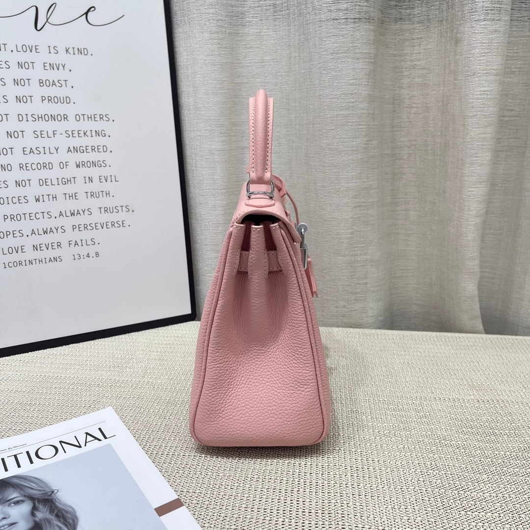 Sac à main HM Kelly 25 cm en cuir Togo rose pastel et accessoires argentés