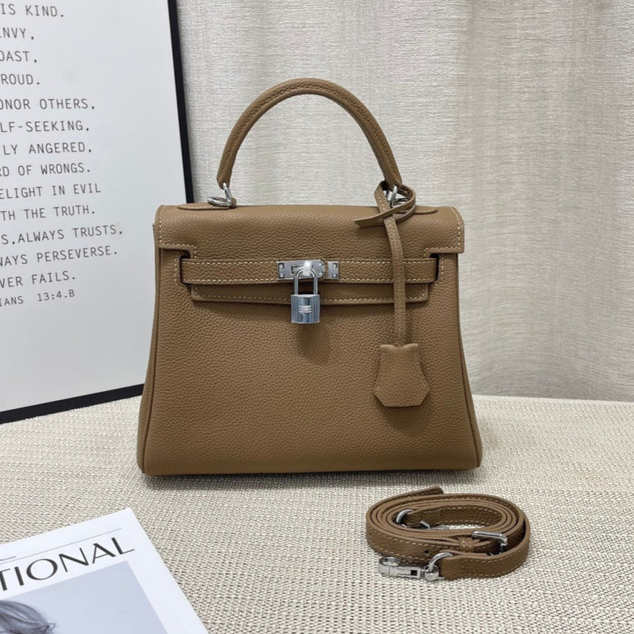 HM KELLY 25CM ÉTOUPÉE TOGO CUIR QUINCAILLERIE ARGENTÉE