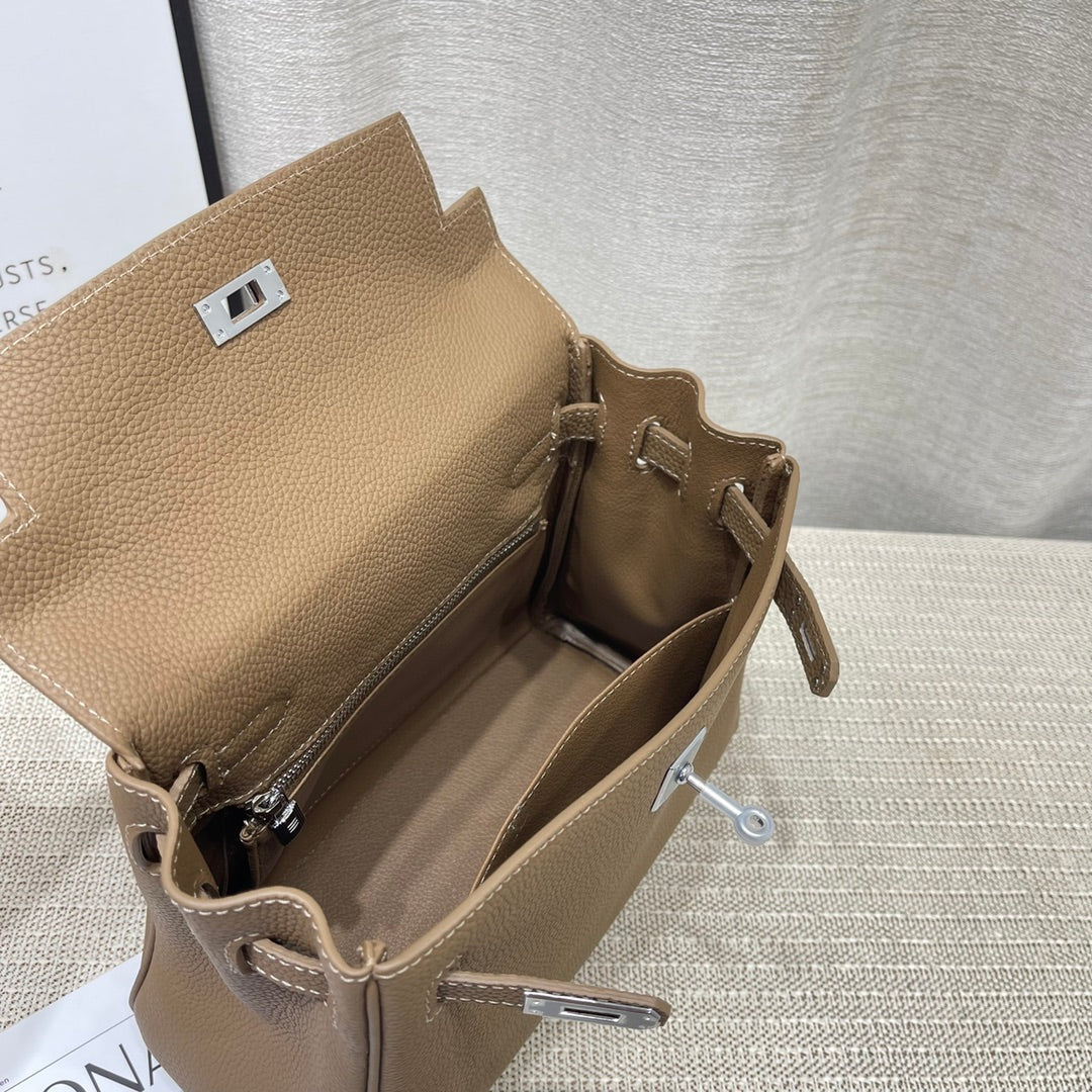 HM KELLY 25CM ÉTOUPÉE TOGO CUIR QUINCAILLERIE ARGENTÉE