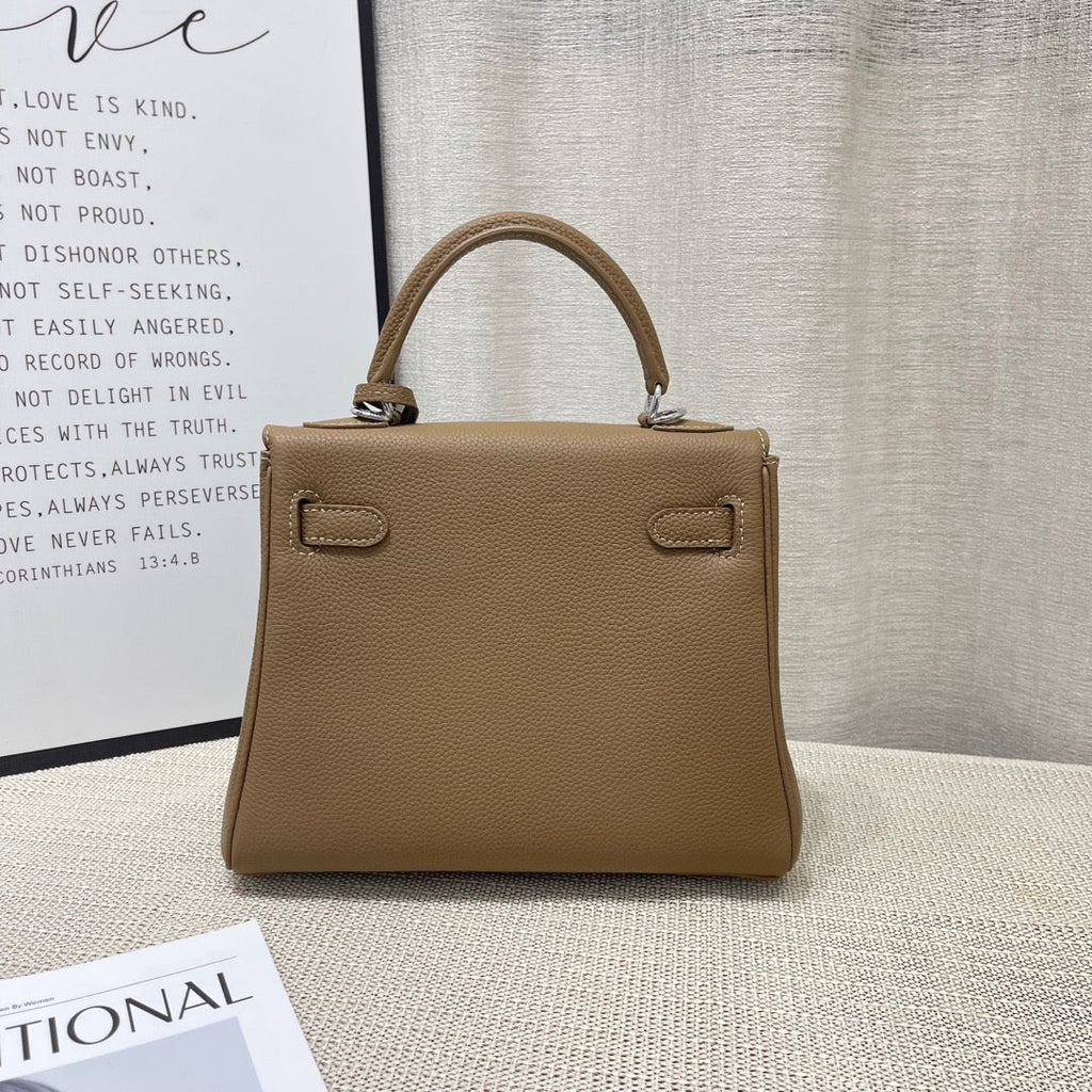 HM KELLY 25CM ÉTOUPÉE TOGO CUIR QUINCAILLERIE ARGENTÉE