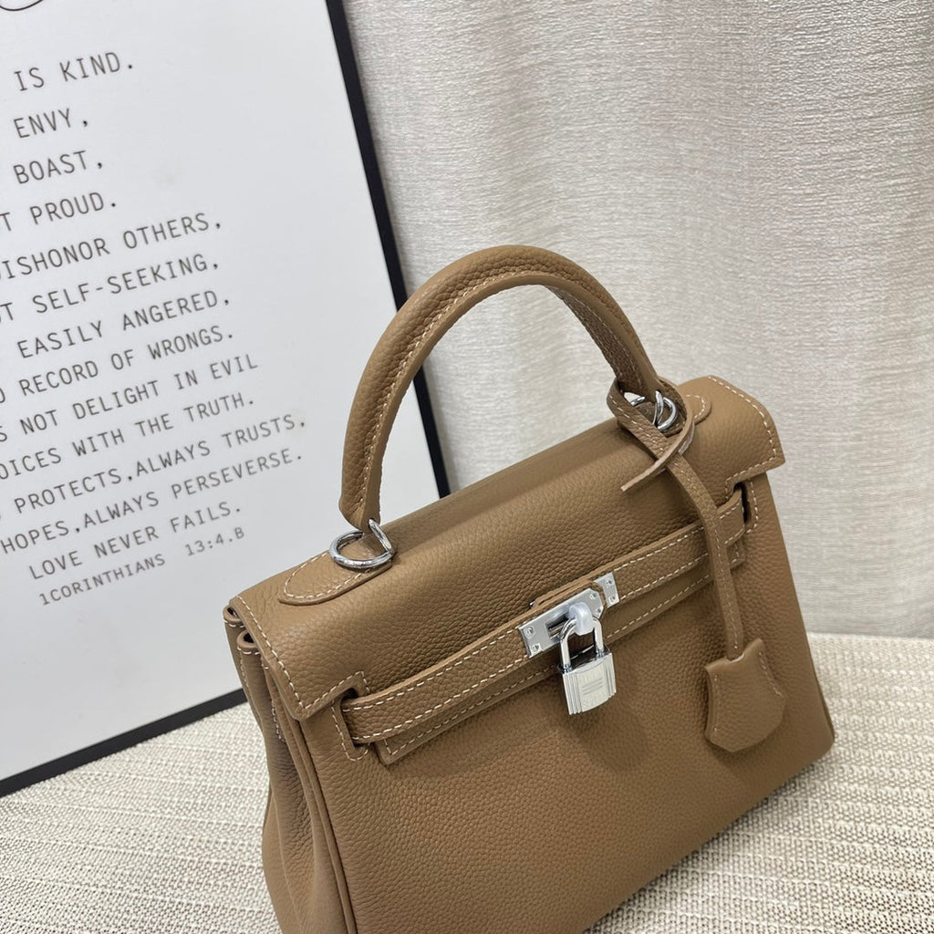 HM KELLY 25CM ÉTOUPÉE TOGO CUIR QUINCAILLERIE ARGENTÉE