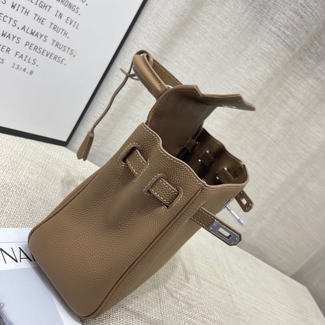 HM KELLY 25CM ÉTOUPÉE TOGO CUIR QUINCAILLERIE ARGENTÉE