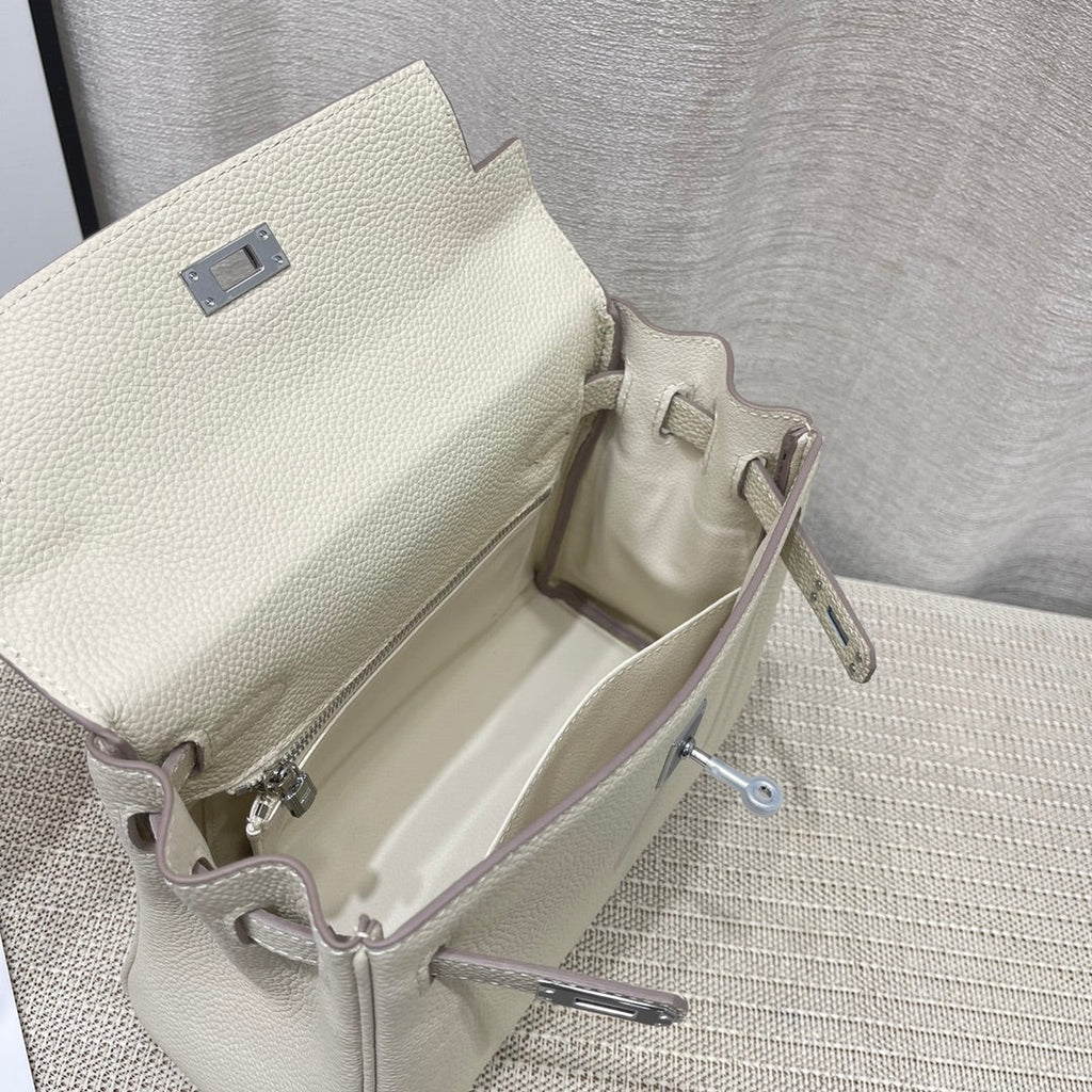 Sac HM Kelly 25 cm en cuir Togo crème, matériel argenté
