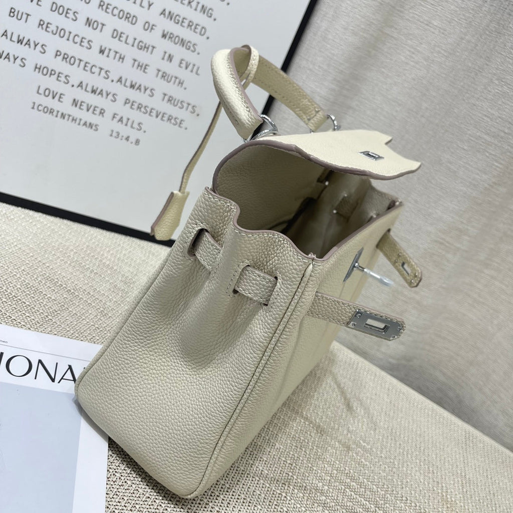 Sac HM Kelly 25 cm en cuir Togo crème, matériel argenté