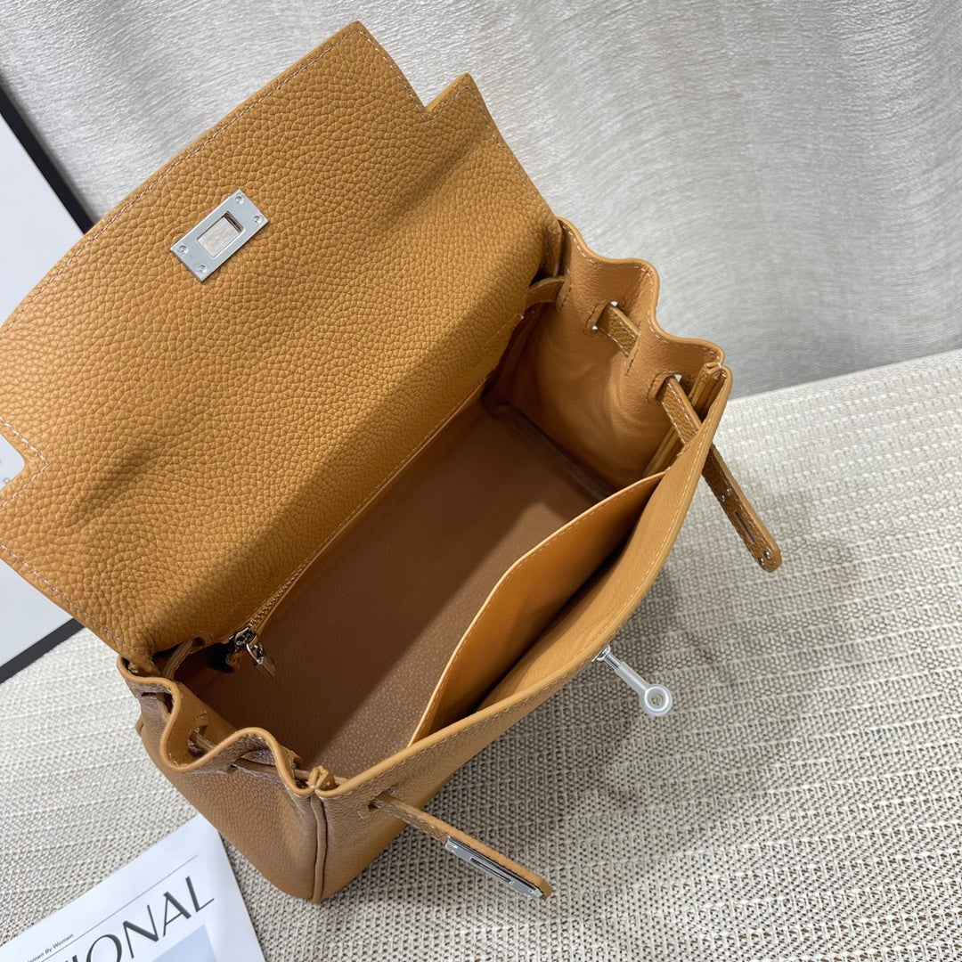 Sac HM Kelly 25 cm en cuir Togo marron et accessoires argentés