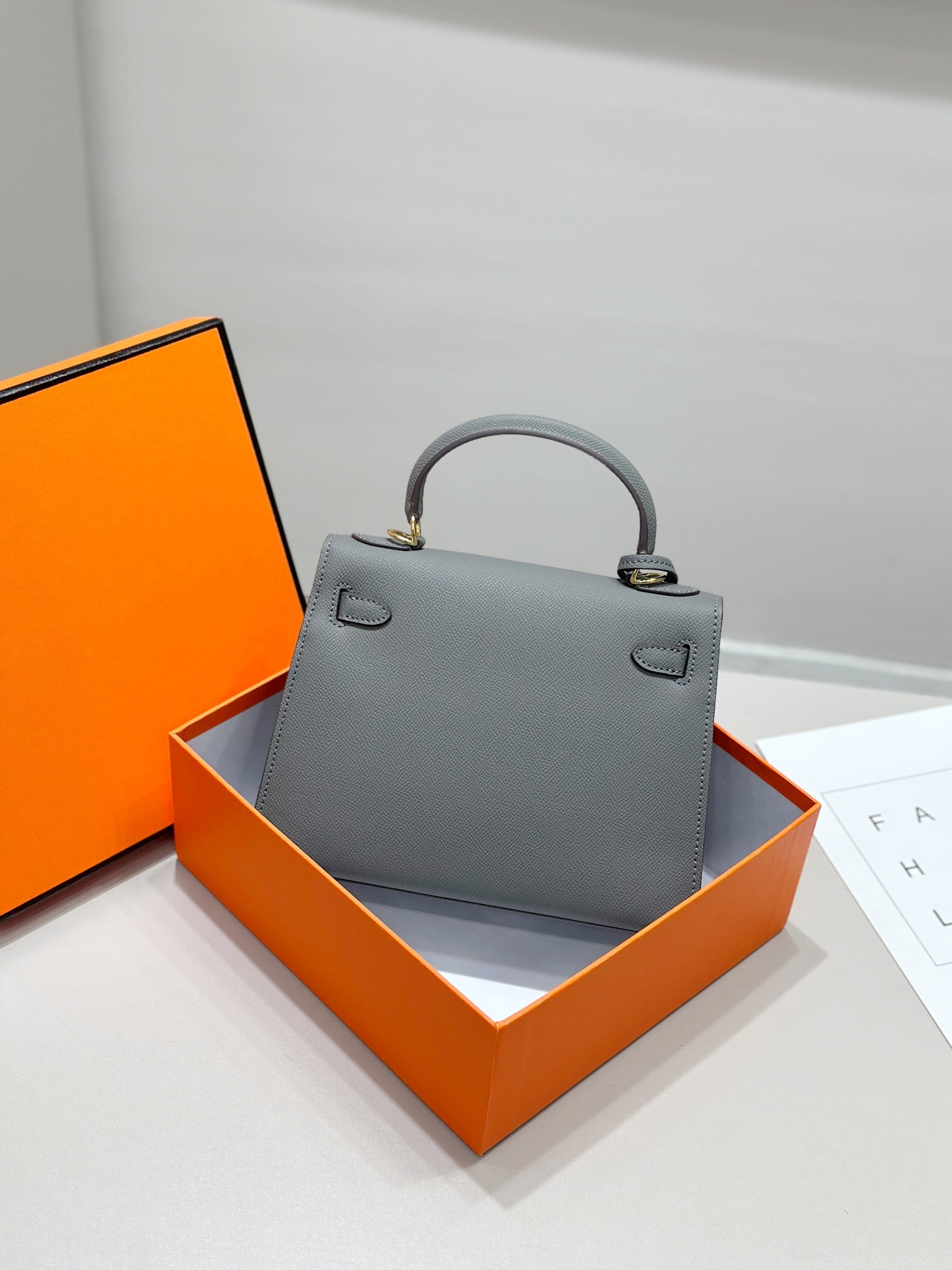 HM KELLY 25CM VERT AMANDE CUIR EPSOM QUINCAILLERIE DORÉ