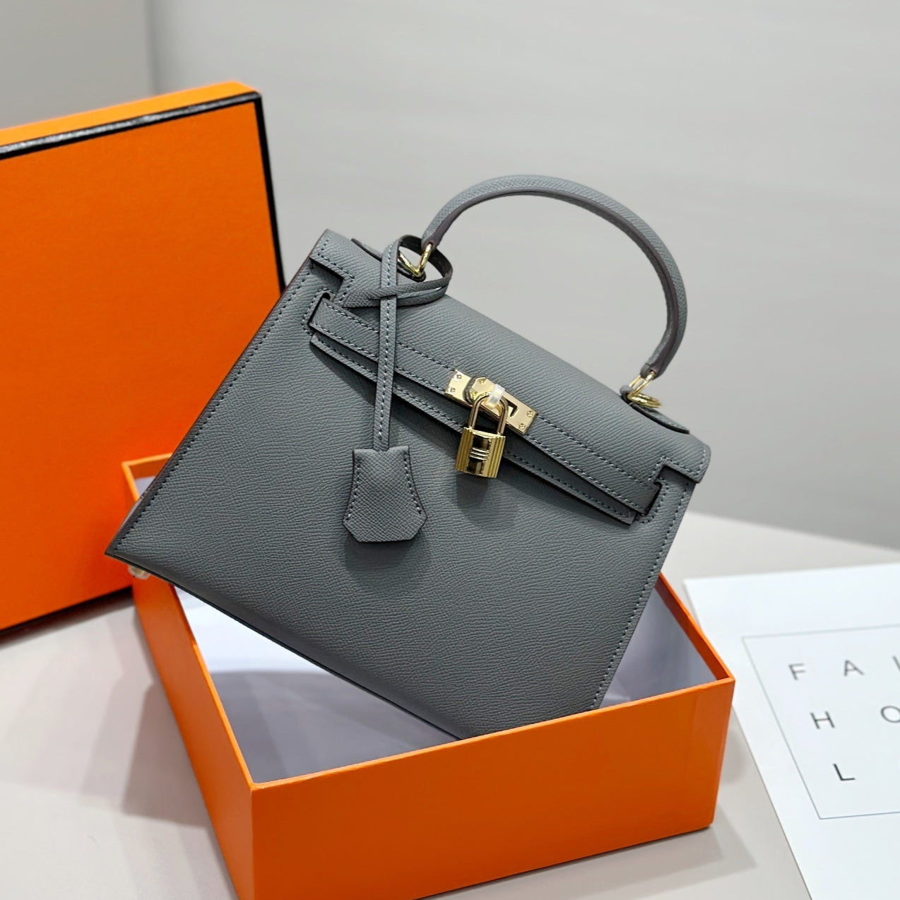 HM KELLY 25CM VERT AMANDE CUIR EPSOM QUINCAILLERIE DORÉ
