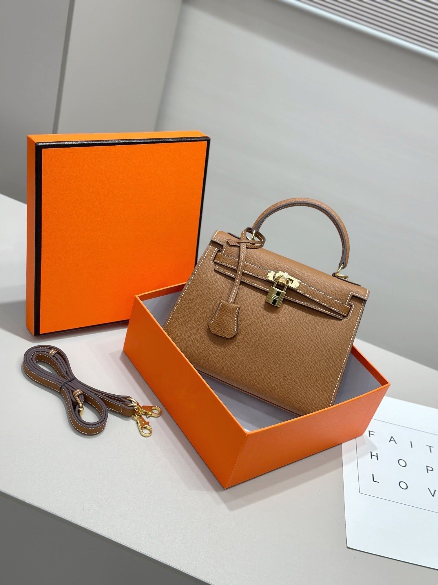 HM KELLY 25CM CUIR EPSOM DORÉ QUINCAILLERIE DORÉ