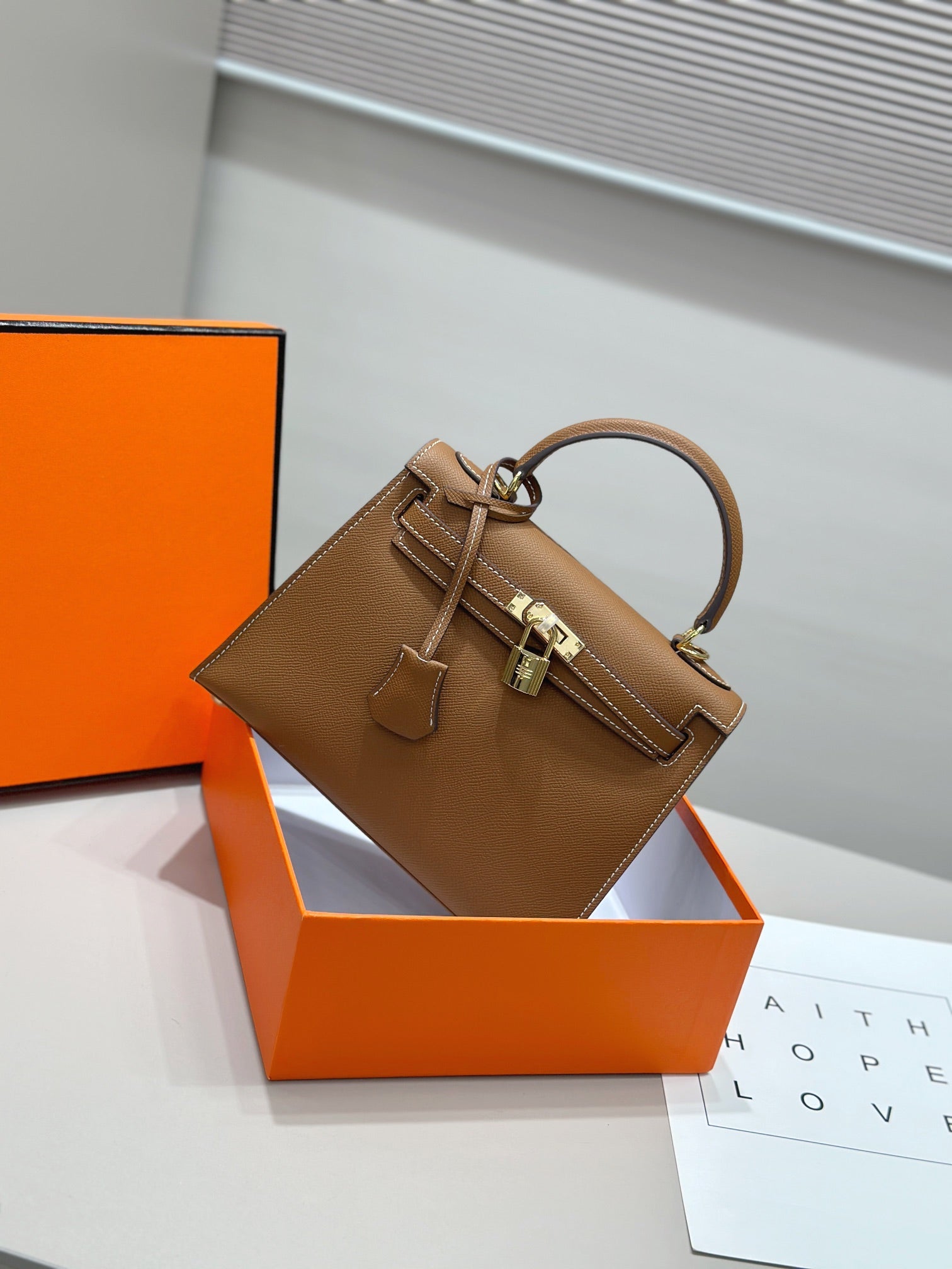 HM KELLY 25CM CUIR EPSOM DORÉ QUINCAILLERIE DORÉ