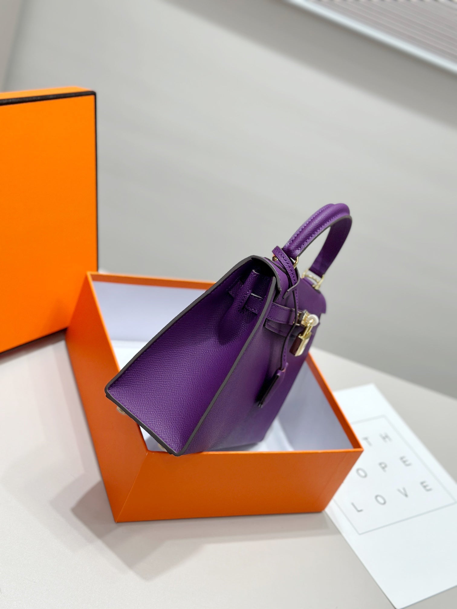 Sac HM Kelly 25 cm en cuir EPSOM violet et matériel doré