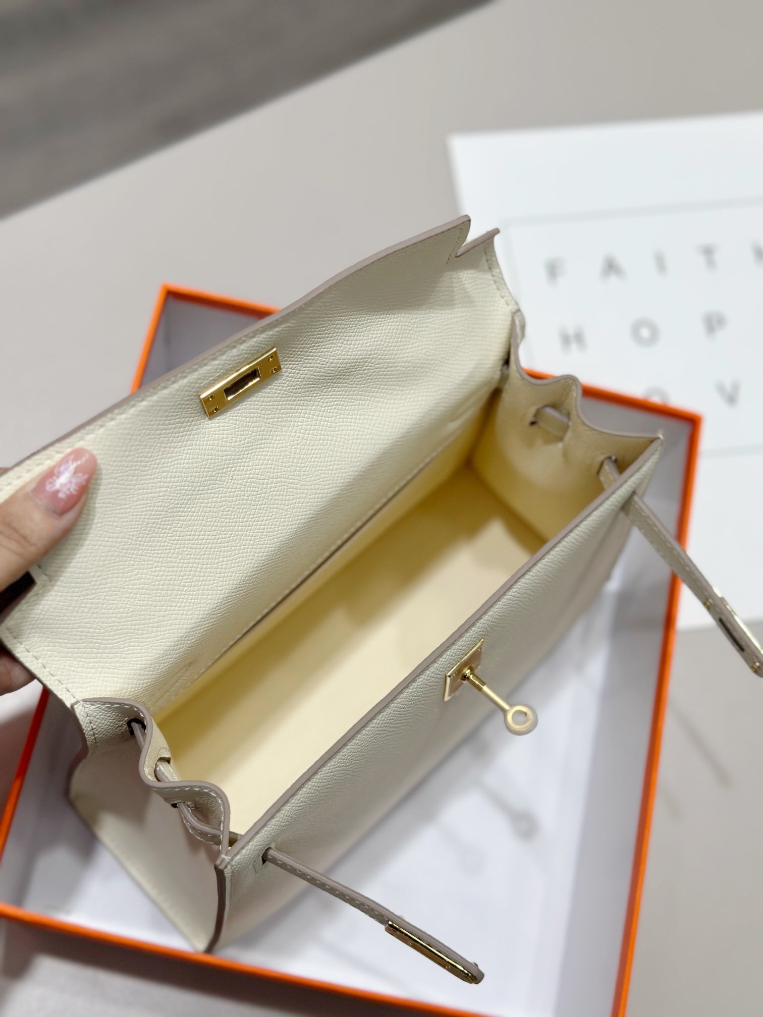 HM KELLY 25CM CREAM EPSOM LEATHER GOLD HARDWARE