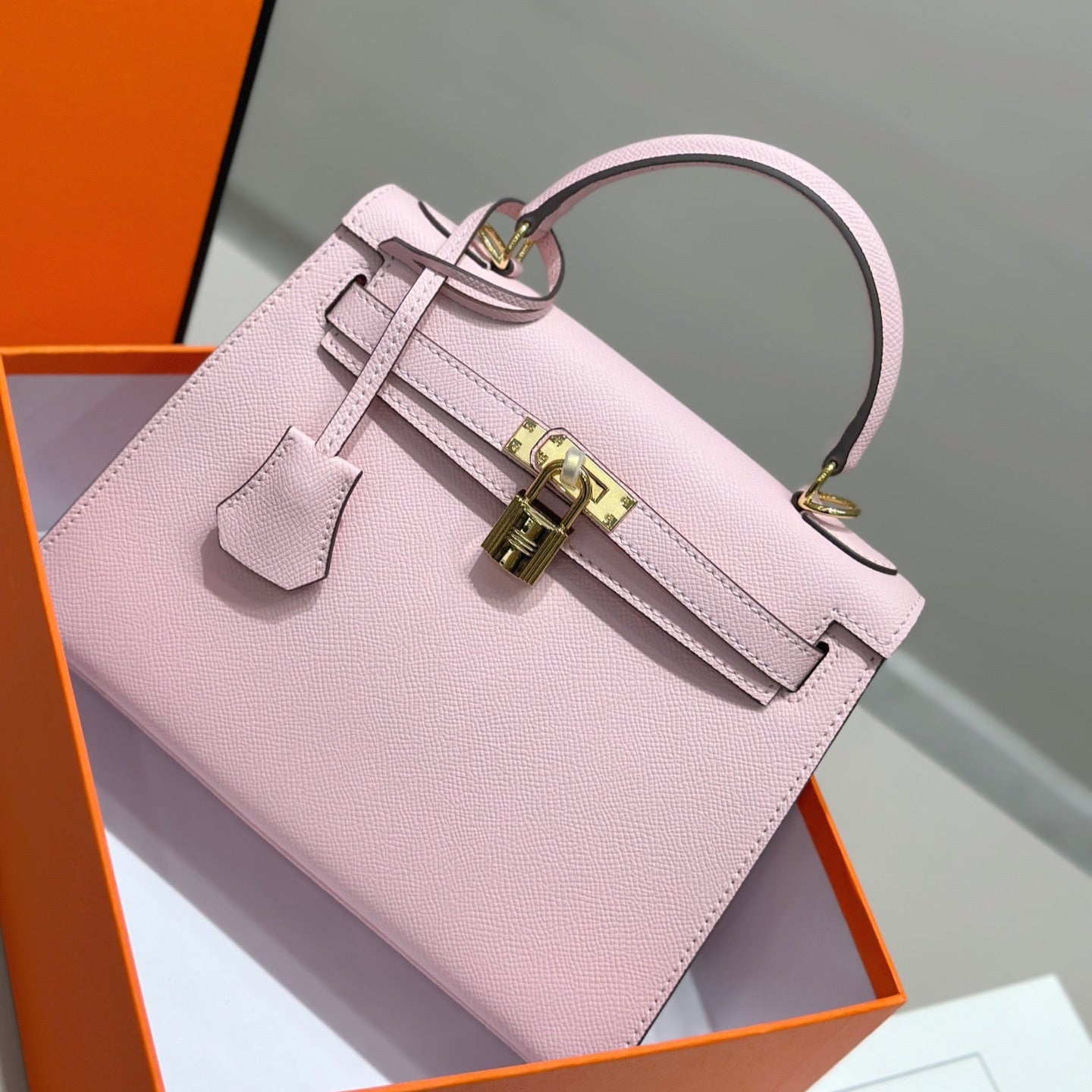 Sac HM Kelly 25 cm en cuir EPSOM rose clair, matériel doré