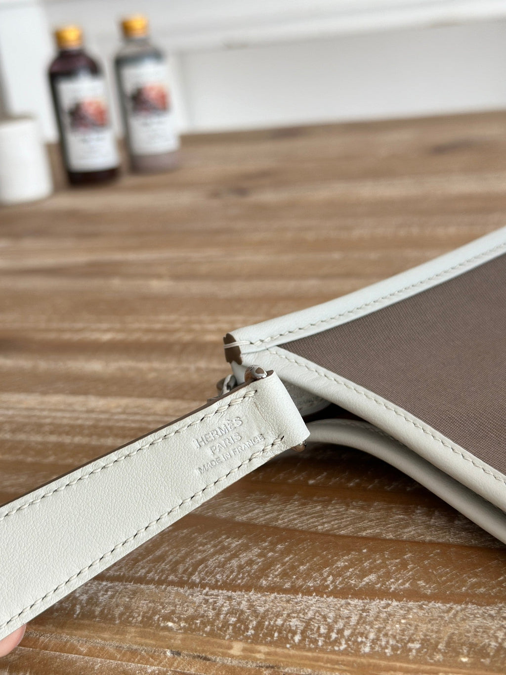 MINI SAC NEO 17 EVELYNE EN TOILE MARRON WENGÉ ET CUIR DE VEAU BLANC