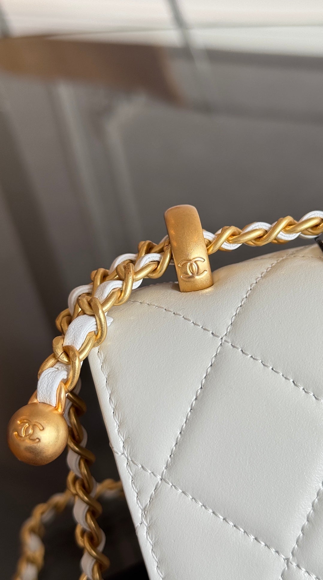 MINI FLAP 19CM WHITE LAMBSKIN GOLD HARDWARE