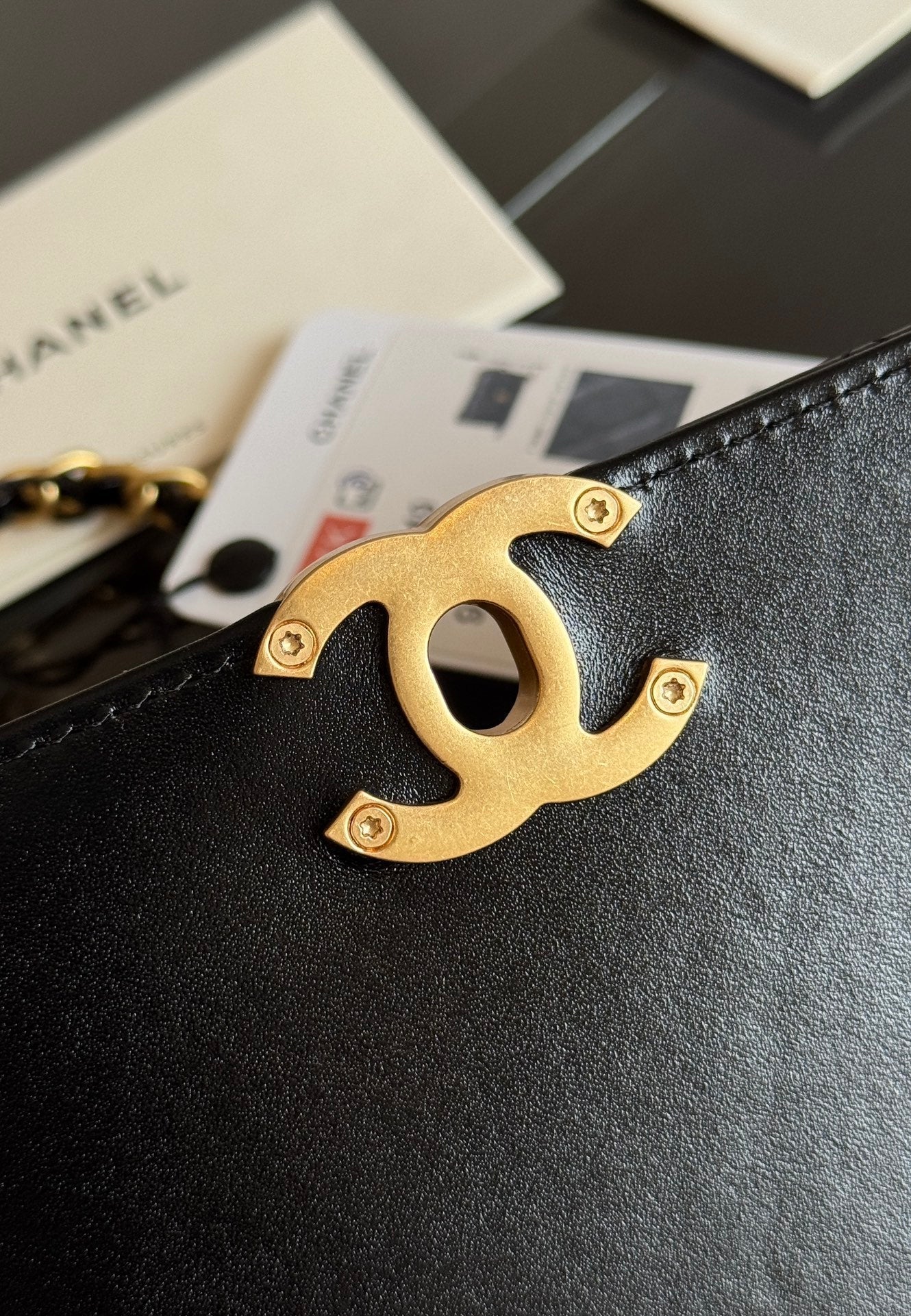 MINI RABAT 22CM CUIR D'AGNEAU NOIR QUINCAILLERIE DORÉ