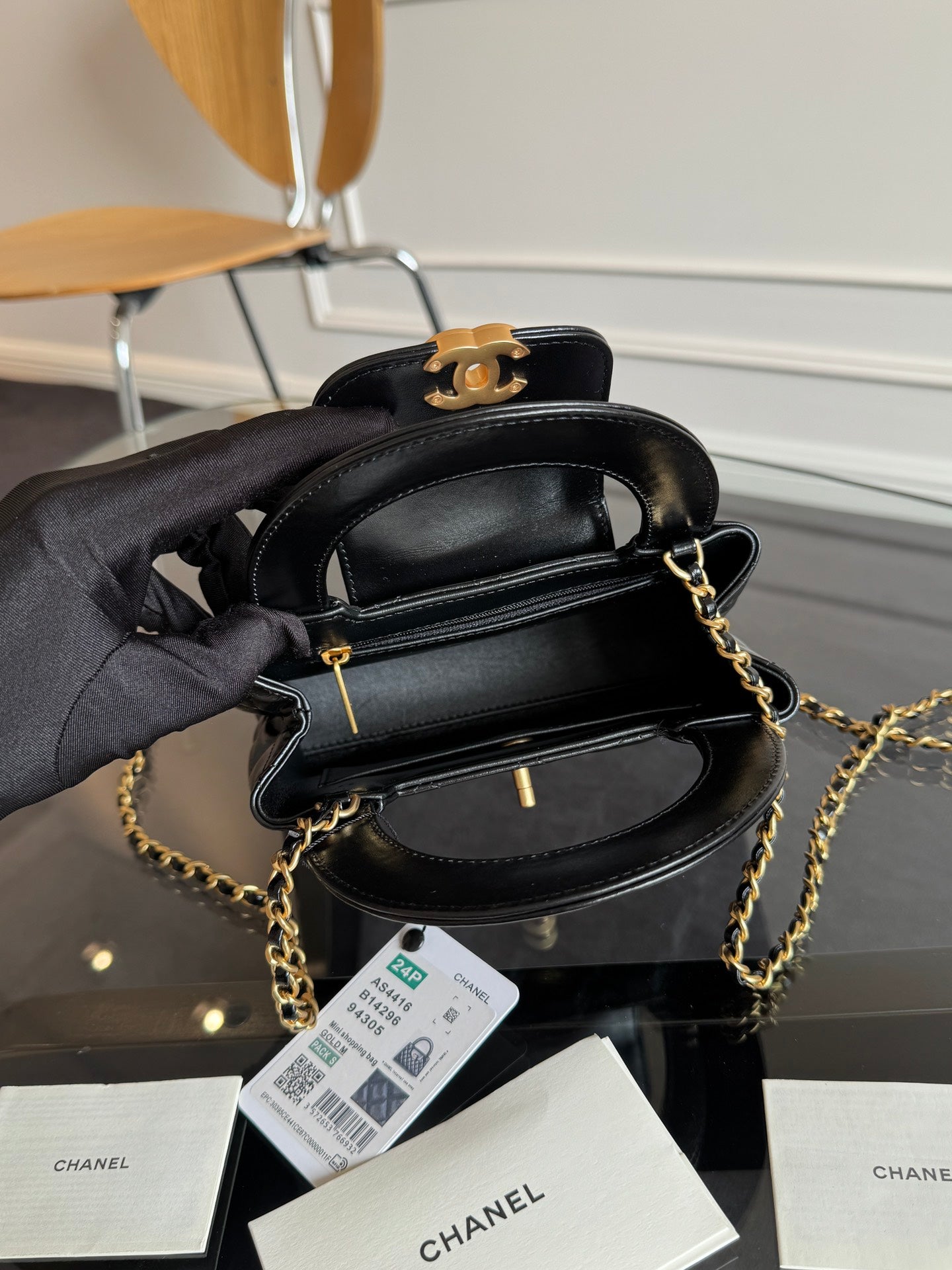 SAC CABAS KELLY 19 EN CUIR DE VEAU NOIR ET QUINCAILLERIE DORÉ 