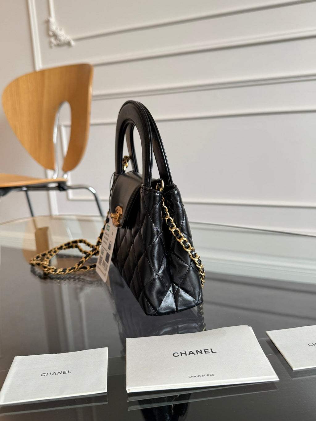 SAC CABAS KELLY 19 EN CUIR DE VEAU NOIR ET QUINCAILLERIE DORÉ 