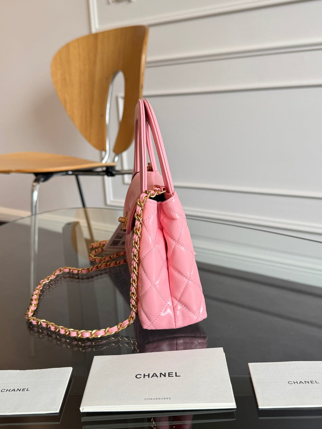 SAC CABAS KELLY 19 EN CUIR DE VEAU ROSE SAUMON, QUINCAILLERIE DORÉ 