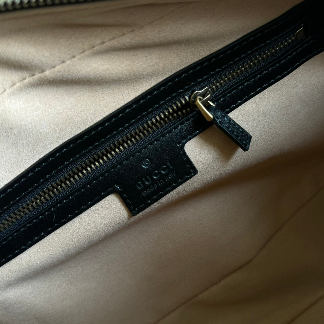 Sac à main GG Marmont Medium avec poignée supérieure 35 cm en cuir de veau noir et matériel doré