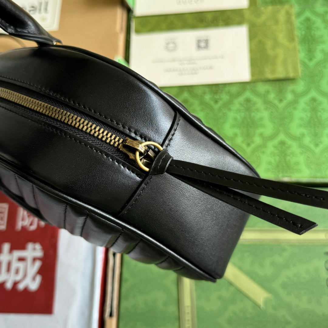 Sac à main GG Marmont Medium avec poignée supérieure 35 cm en cuir de veau noir et matériel doré