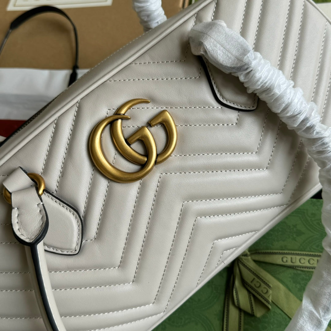 Sac à main GG Marmont Medium avec poignée supérieure 35 cm en cuir de veau crème et quincaillerie dorée