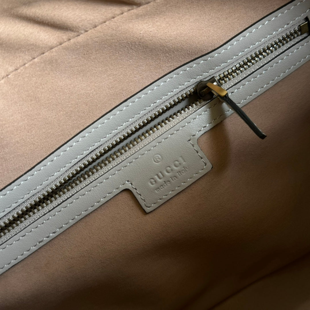 Sac à main GG Marmont Medium avec poignée supérieure 35 cm en cuir de veau crème et quincaillerie dorée