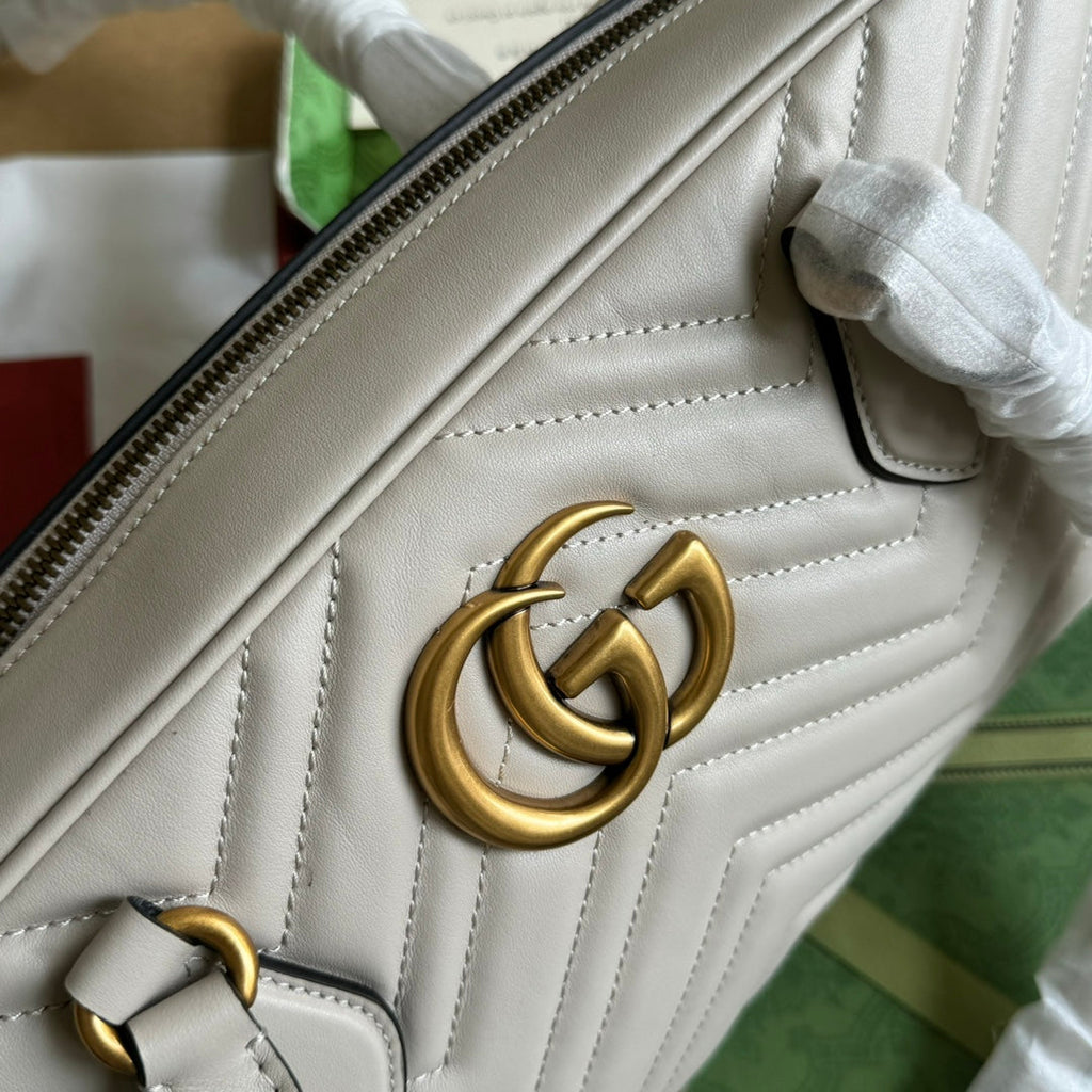 Sac à main GG Marmont Medium avec poignée supérieure 35 cm en cuir de veau crème et quincaillerie dorée