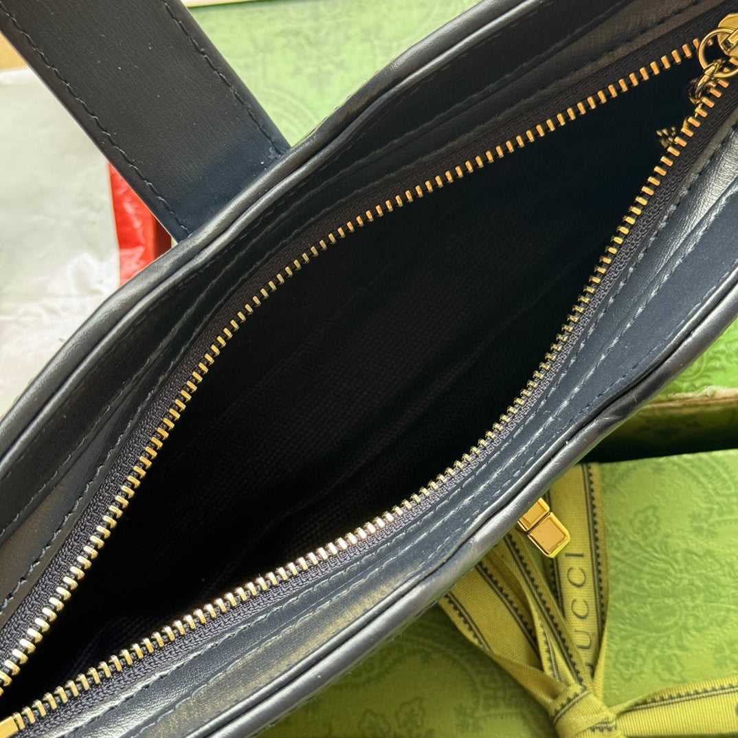 SAC À BANDOULIÈRE MOON SIDE 24 EN DENIM BLEU GAUFRÉ ET GARNITURE EN CUIR DE VEAU NOIR, QUINCAILLERIE DORÉ