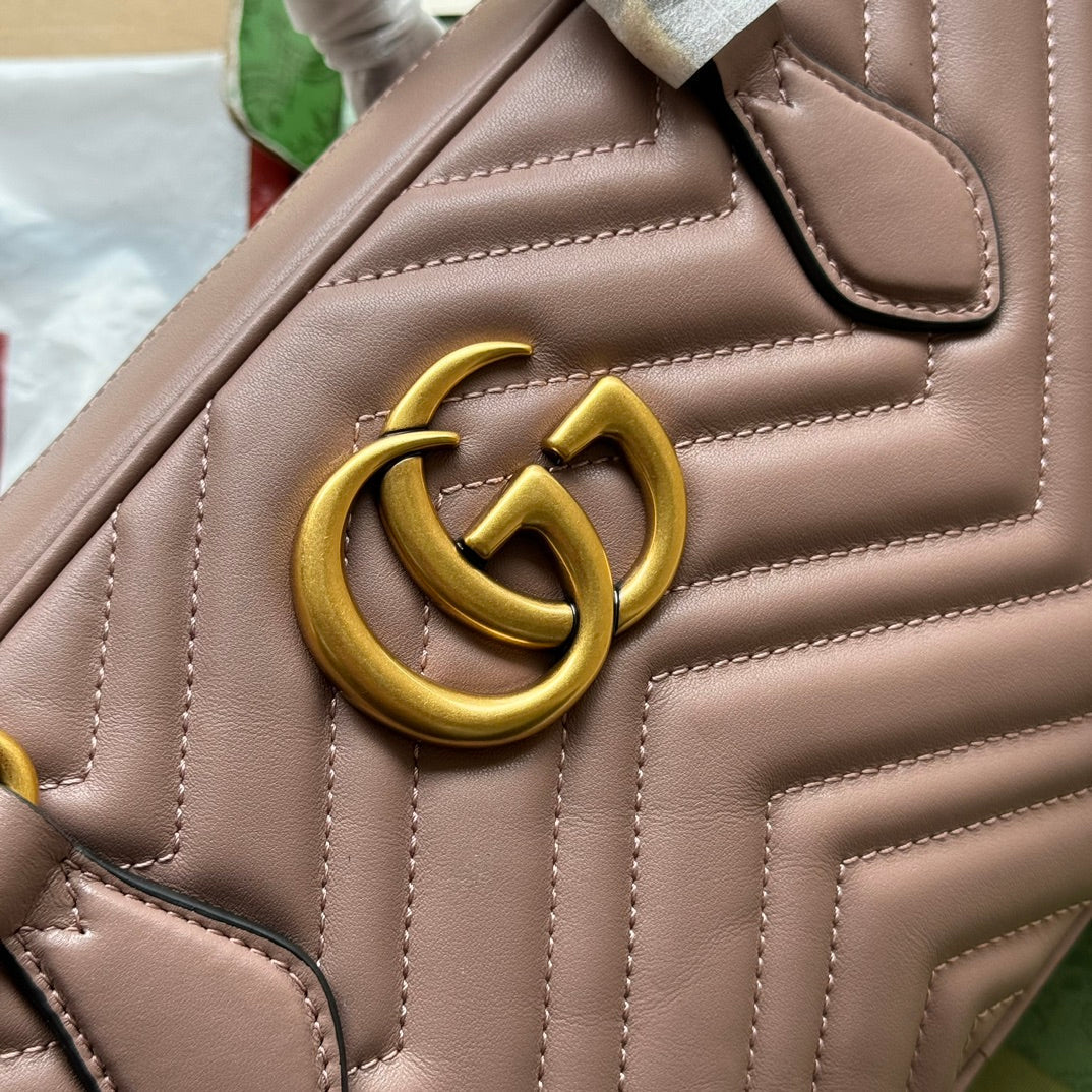 Sac à main GG Marmont Medium avec poignée supérieure 35 cm en cuir de veau nude et matériel doré