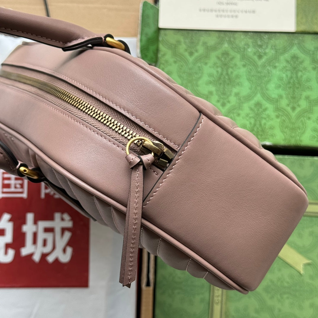 Sac à main GG Marmont Medium avec poignée supérieure 35 cm en cuir de veau nude et matériel doré