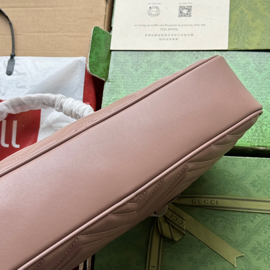 Sac à main GG Marmont Medium avec poignée supérieure 35 cm en cuir de veau nude et matériel doré