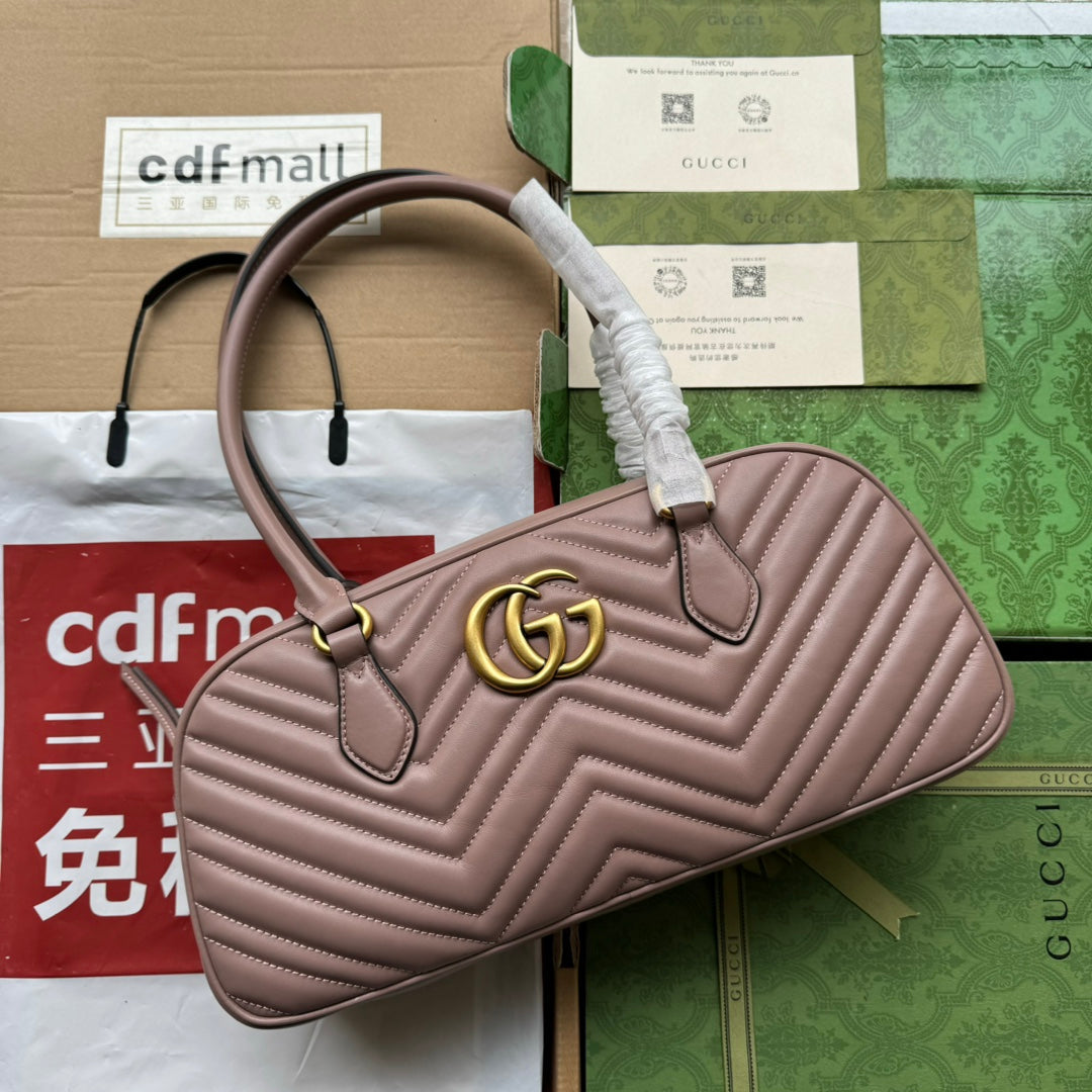 Sac à main GG Marmont Medium avec poignée supérieure 35 cm en cuir de veau nude et matériel doré