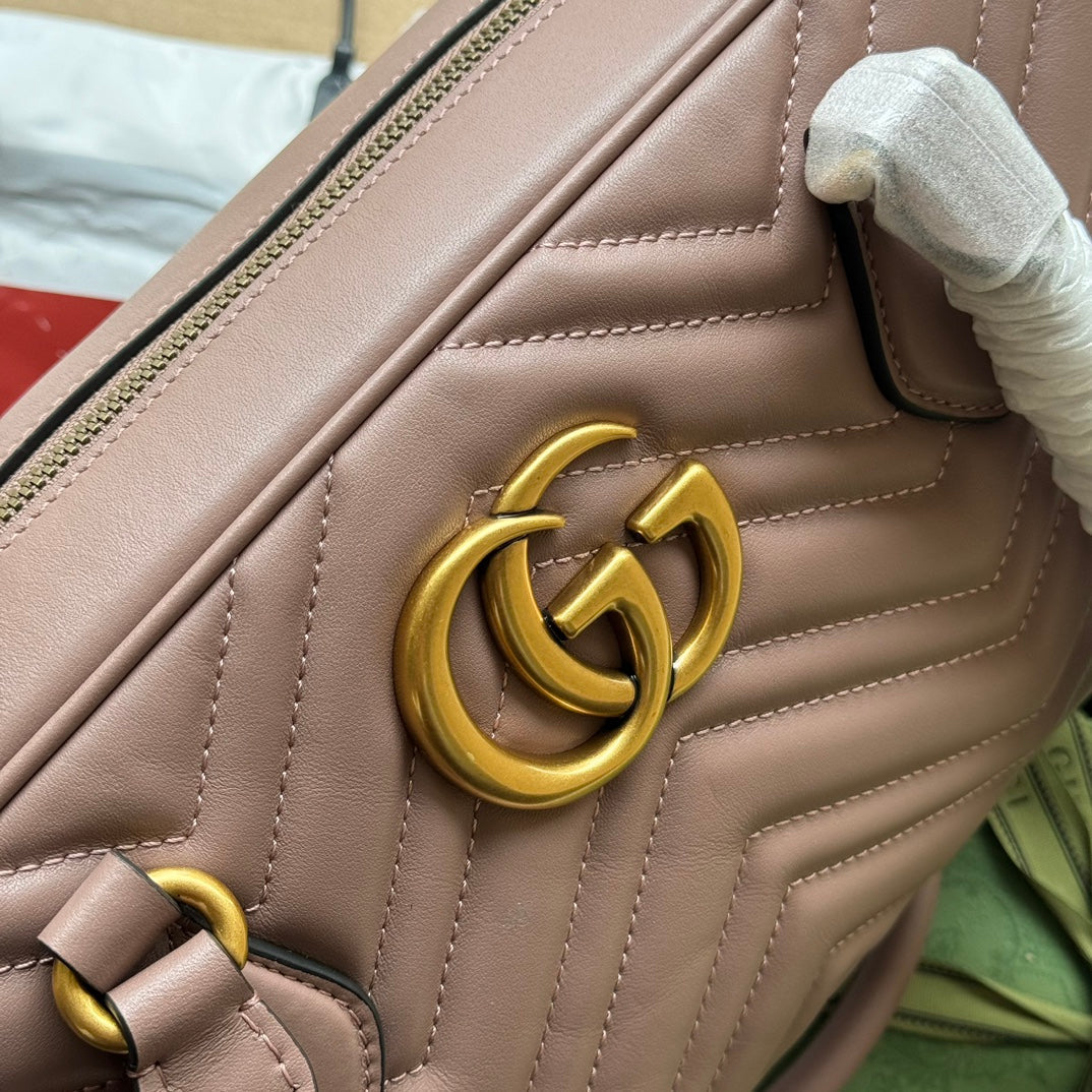 Sac à main GG Marmont Medium avec poignée supérieure 35 cm en cuir de veau nude et matériel doré