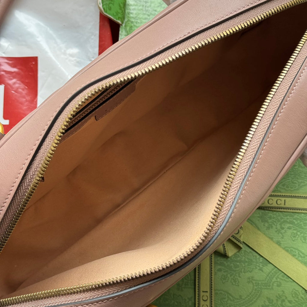Sac à main GG Marmont Medium avec poignée supérieure 35 cm en cuir de veau nude et matériel doré