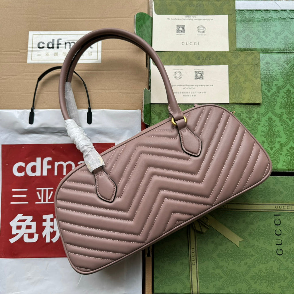 Sac à main GG Marmont Medium avec poignée supérieure 35 cm en cuir de veau nude et matériel doré