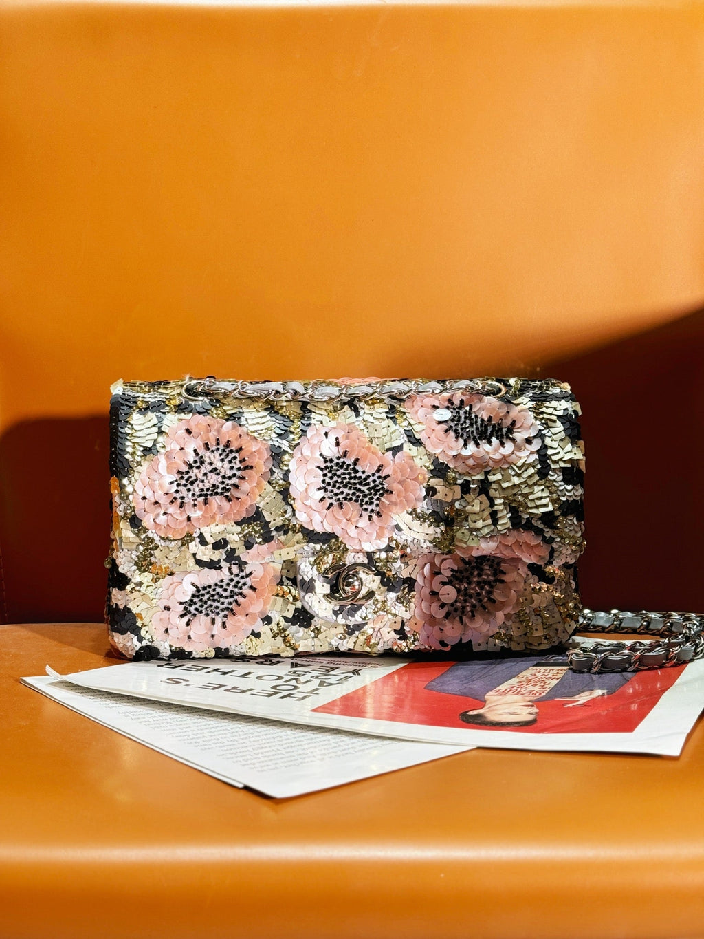 SAC À RABAT 24S 25,5 CM PAILLETTES MULTICOLORES FLEUR ROSE PERLE CUIR DE VEAU