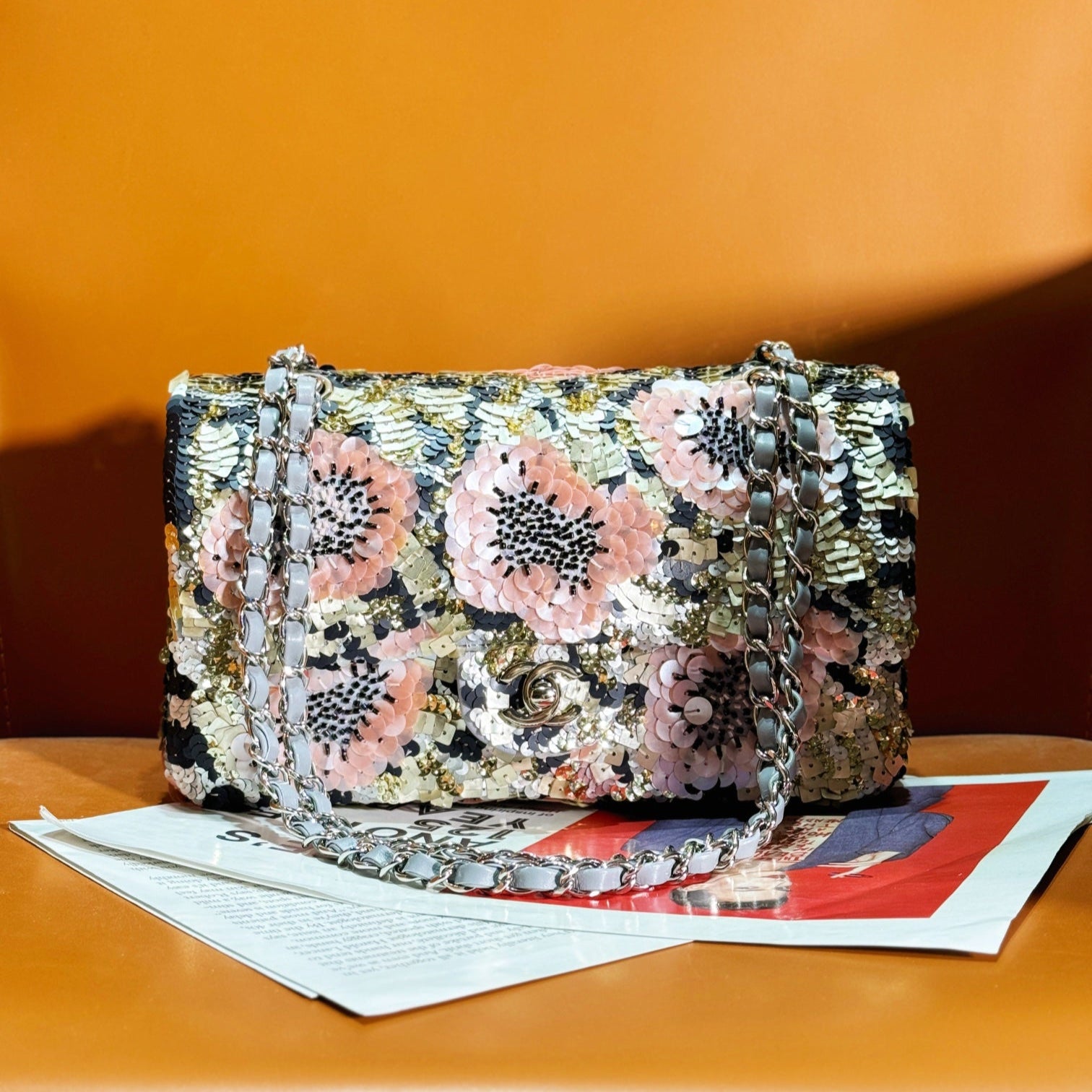 SAC À RABAT 24S 25,5 CM PAILLETTES MULTICOLORES FLEUR ROSE PERLE CUIR DE VEAU